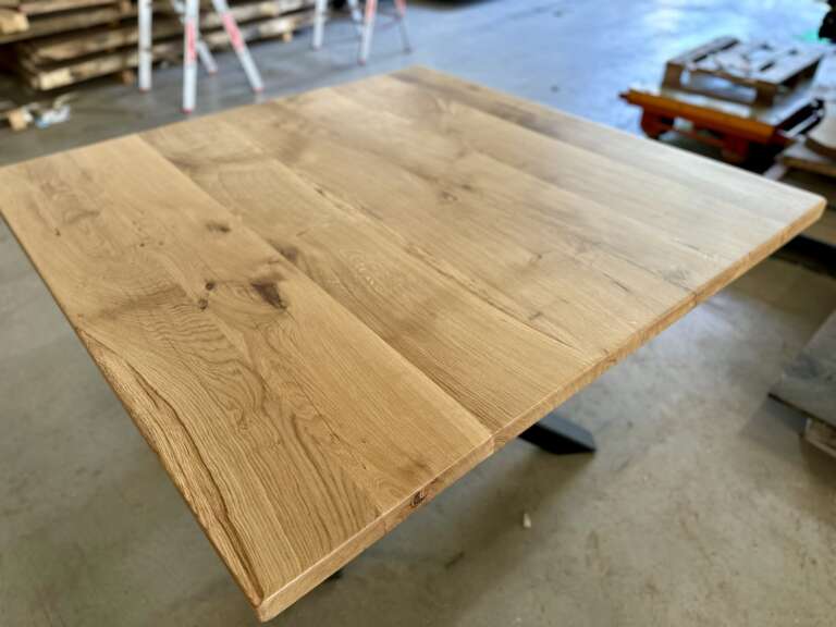 table en chêne carrée