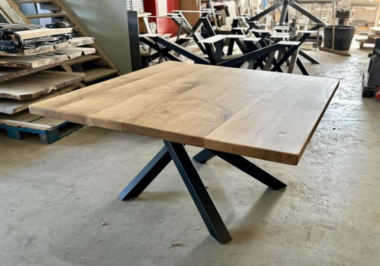 table en chêne carrée