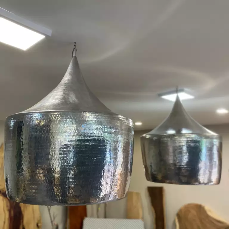 Lampe décorative en aluminium martelé, ambiance chaleureuse - Mazawood - Menuiserie