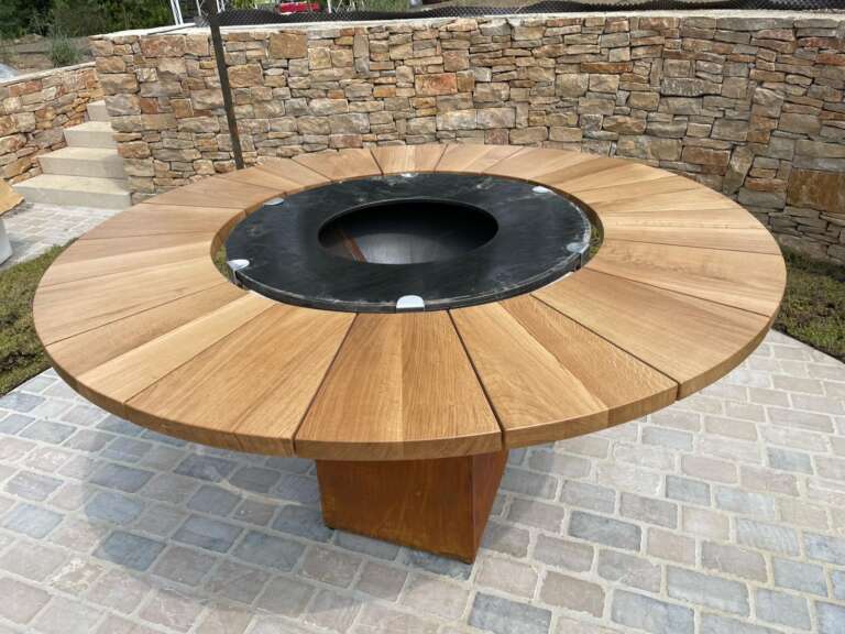 Brasero design rond en métal pour ambiance extérieure chaleureuse