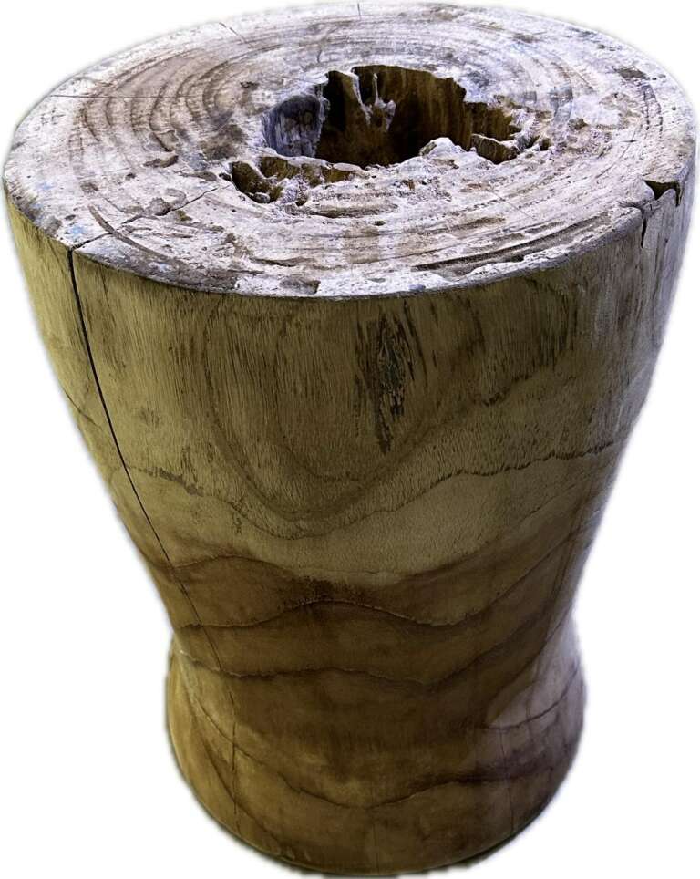 Tabouret en bois sur mesure avec finition naturelle