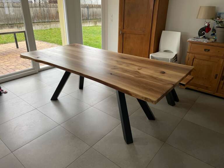 Table avec pieds en acier tubes 80 mm soudés sur platine – Mazawood - Menuiserie