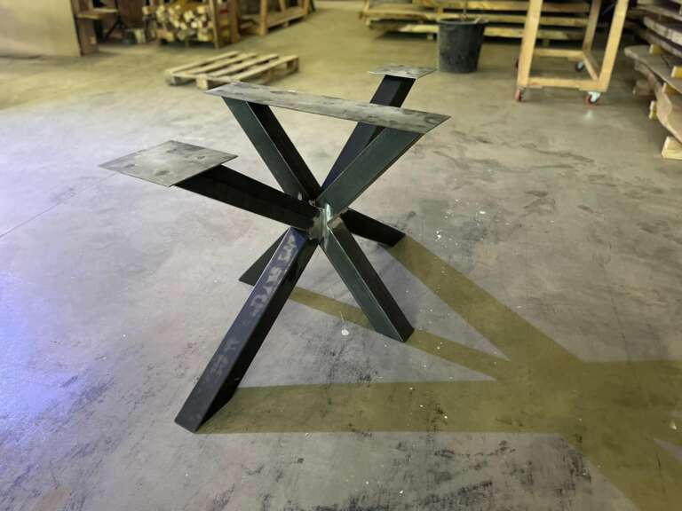 Piétement table repas design "PALL"
