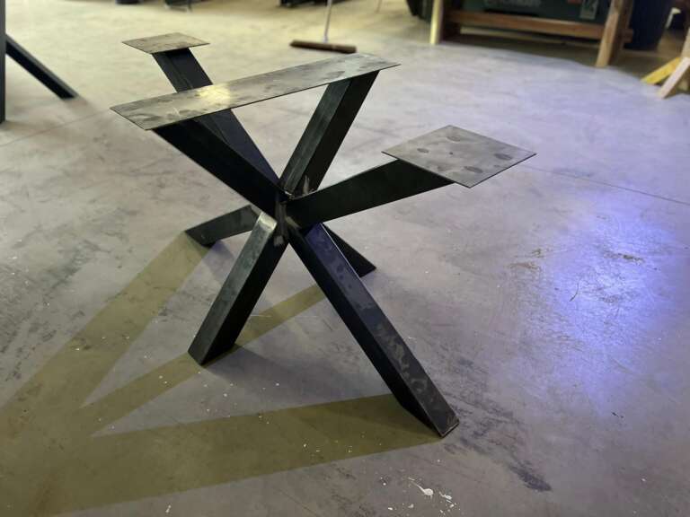 Base centrale pour table à manger ou bureau en acier – Mazawood - Menuiserie