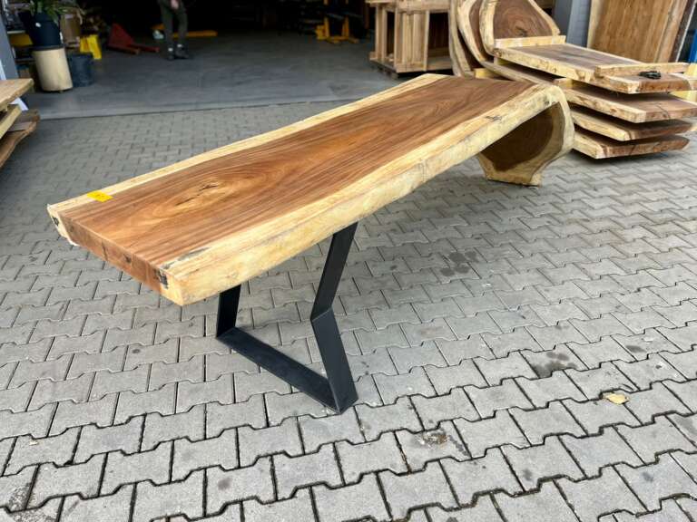 Bureau sculptural suar massif modèle Curve Mazawood