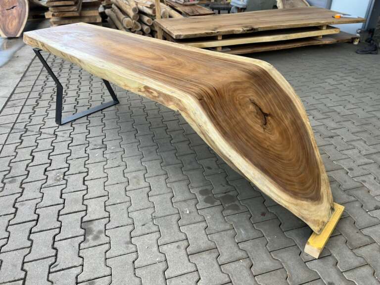 Bureau organique en bois suar naturel et métal