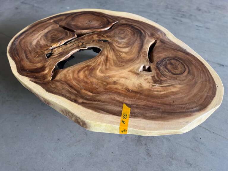 Table basse A25 design brut et sculptural en suar massif Mazawood