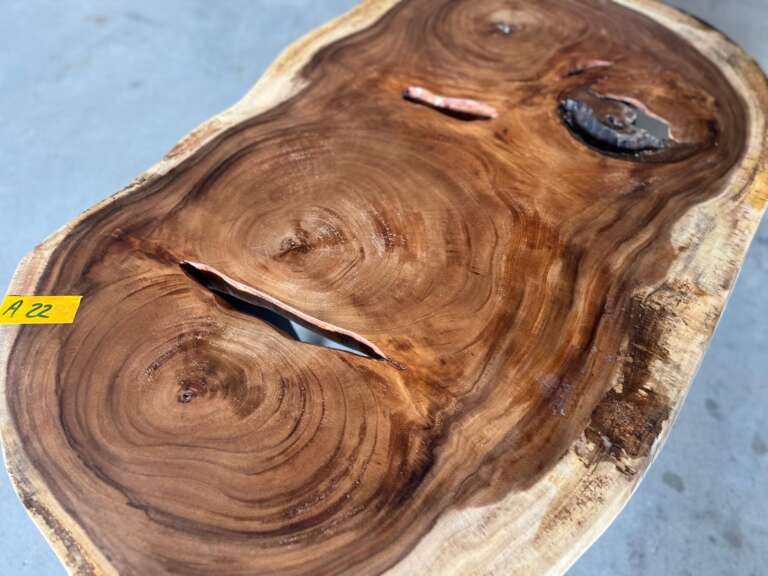 Table basse A22 bois suar sculpté esprit contemporain Mazawood