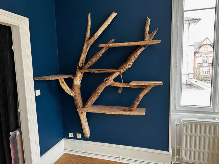 Arbre à chat sur mesure en bois massif – création artisanale