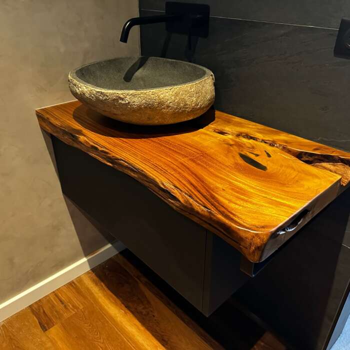 Projet meuble salle de bain personnalisé en bois naturel