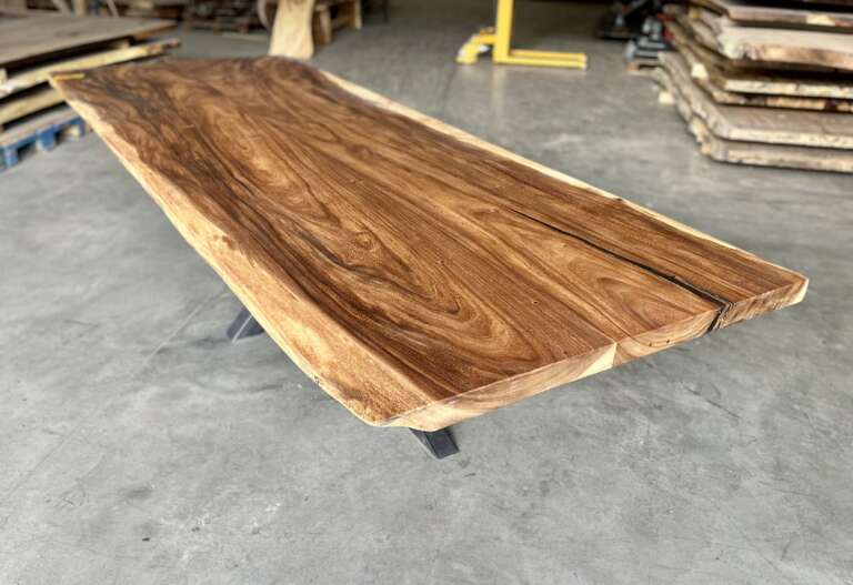 Table de salle à manger haut de gamme en suar massif modèle T2