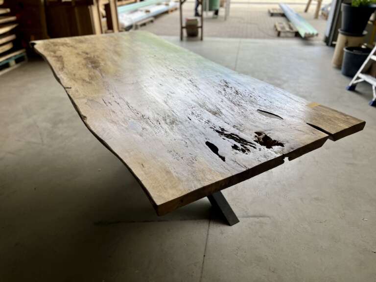 Table en palissandre massif sur mesure avec piétement Pall