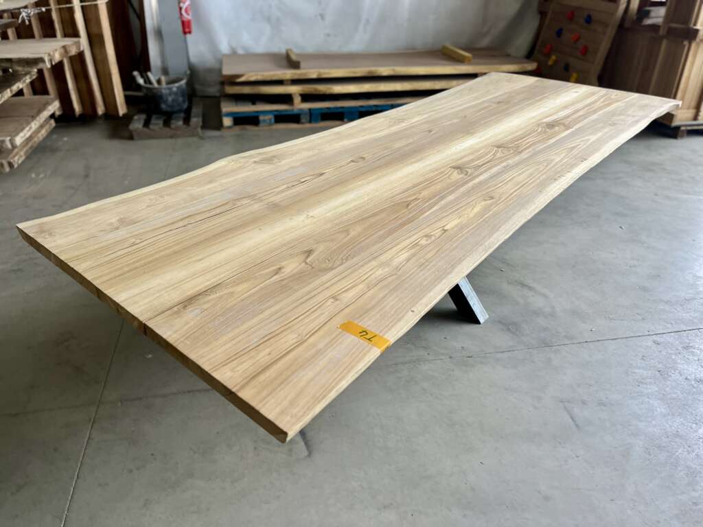 Table en teck massif sur mesure avec piétement Pall