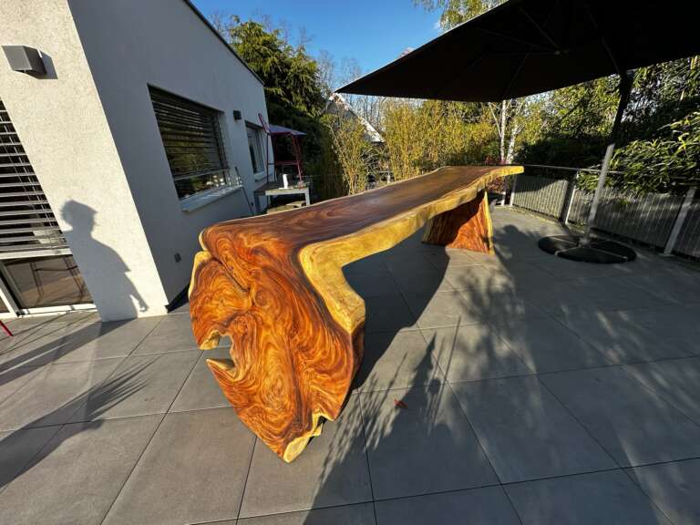 Table en bois extérieur robuste et élégante – fabrication sur mesure