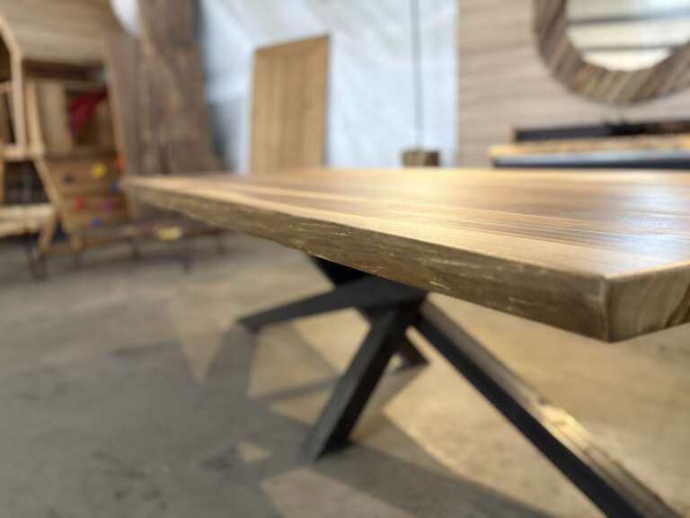 Table à manger en teck massif T19