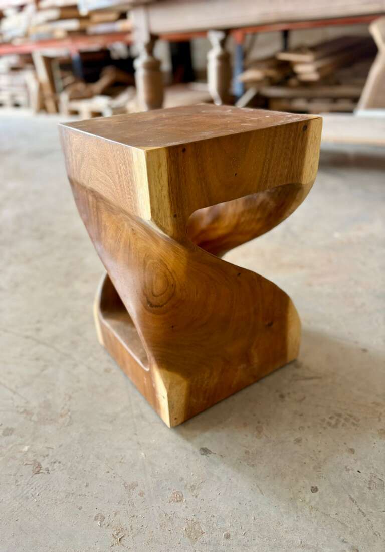 bout de canapé en suar massif, table d’appoint design