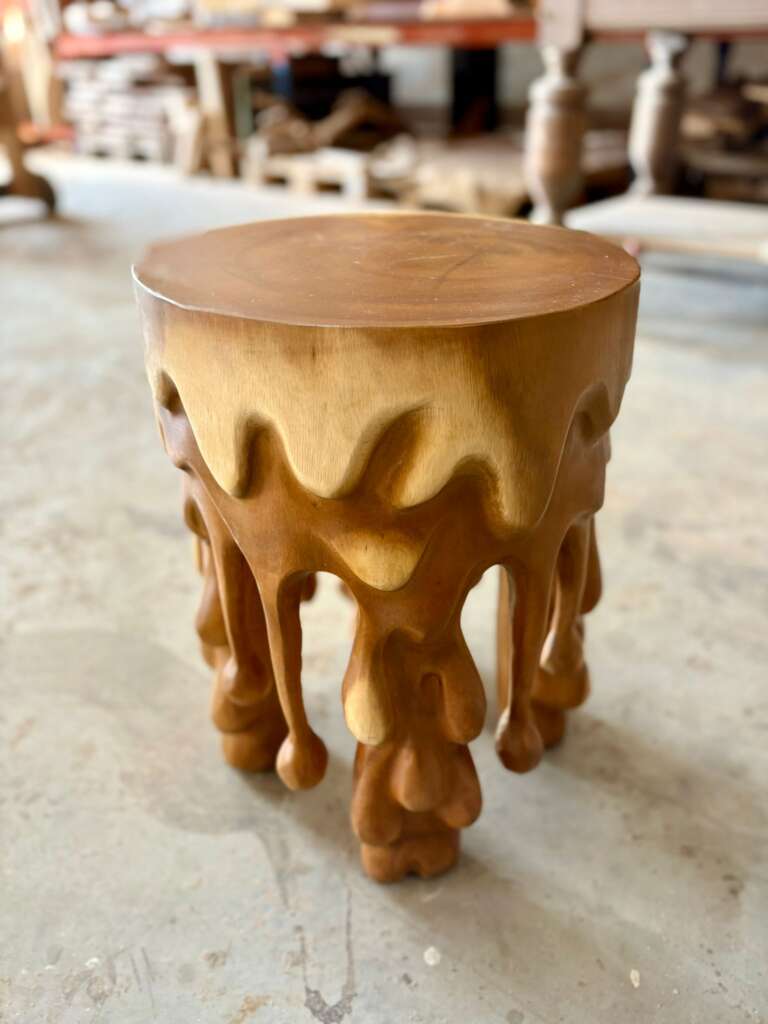 bout de canapé en suar massif, table d’appoint sculptée