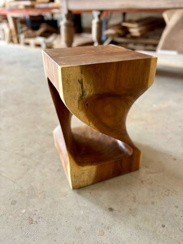 bout de canapé en suar massif, table d’appoint design