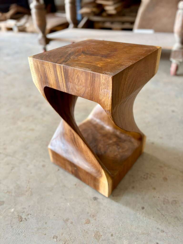 bout de canapé en suar massif, table d’appoint design