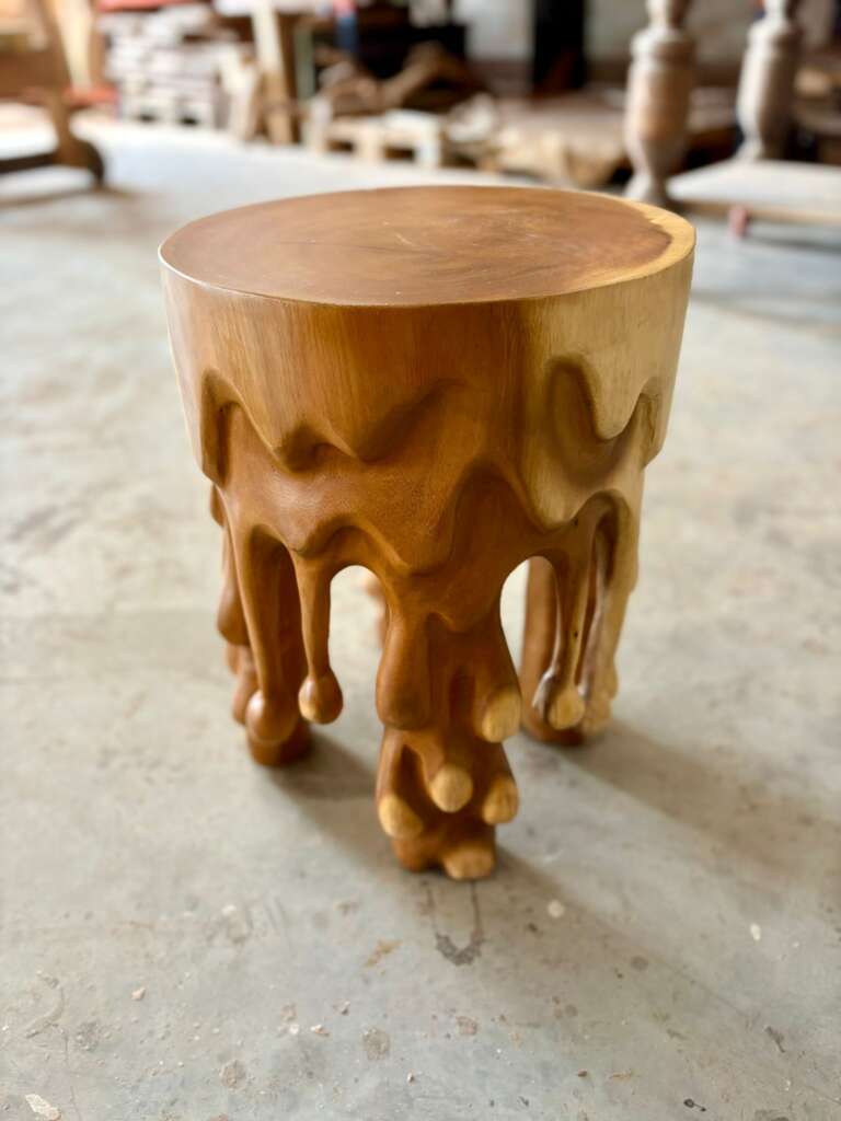 bout de canapé en suar massif, table d’appoint sculptée