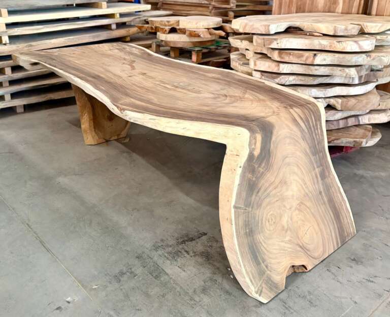 table à manger « curve » en bois massif