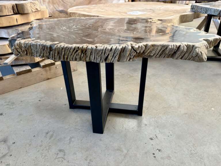 table basse en bois fossilisé